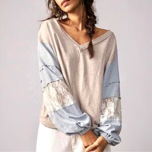 NWT✨ Boho V-Neck Color Contrast Lace Long Sleeve T-Shirt